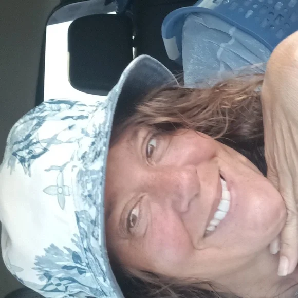 Louis Vuitton coral blue bucket hat - Picture 3 of 5